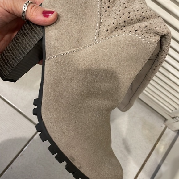 Suede Boots Size 8 - Picture 10 of 10